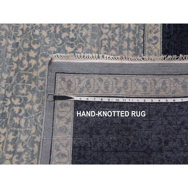 Shahbanu Rugs Blue Leaf All Over Pattern with A Distinct Contrasting